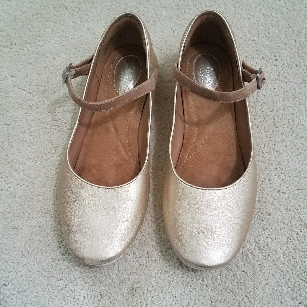 Clarks feature film leather flats size 10